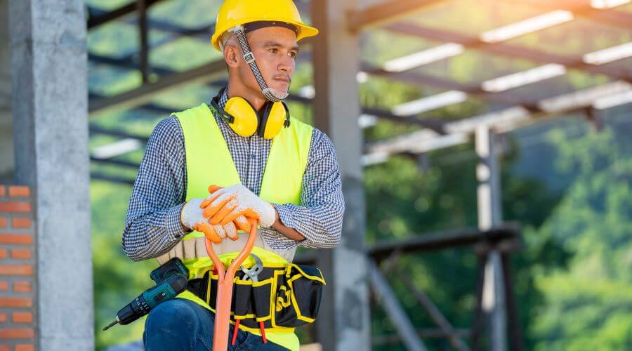 Professional gutter cleaning in Volcano, HI
